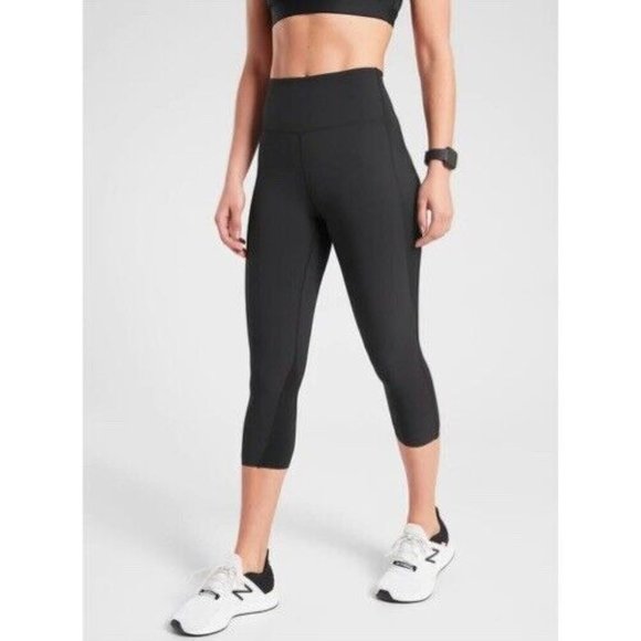 Athleta Pants - NWOT Athleta Ultimate Dobby Mesh Capri Black Leggings Women’s XS Stretch